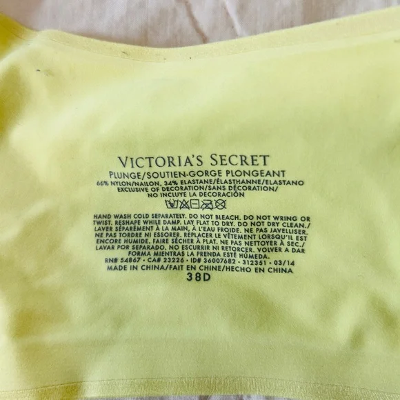 Victoria’s Secret Plunge Bra - 38D - Picture 3 of 3
